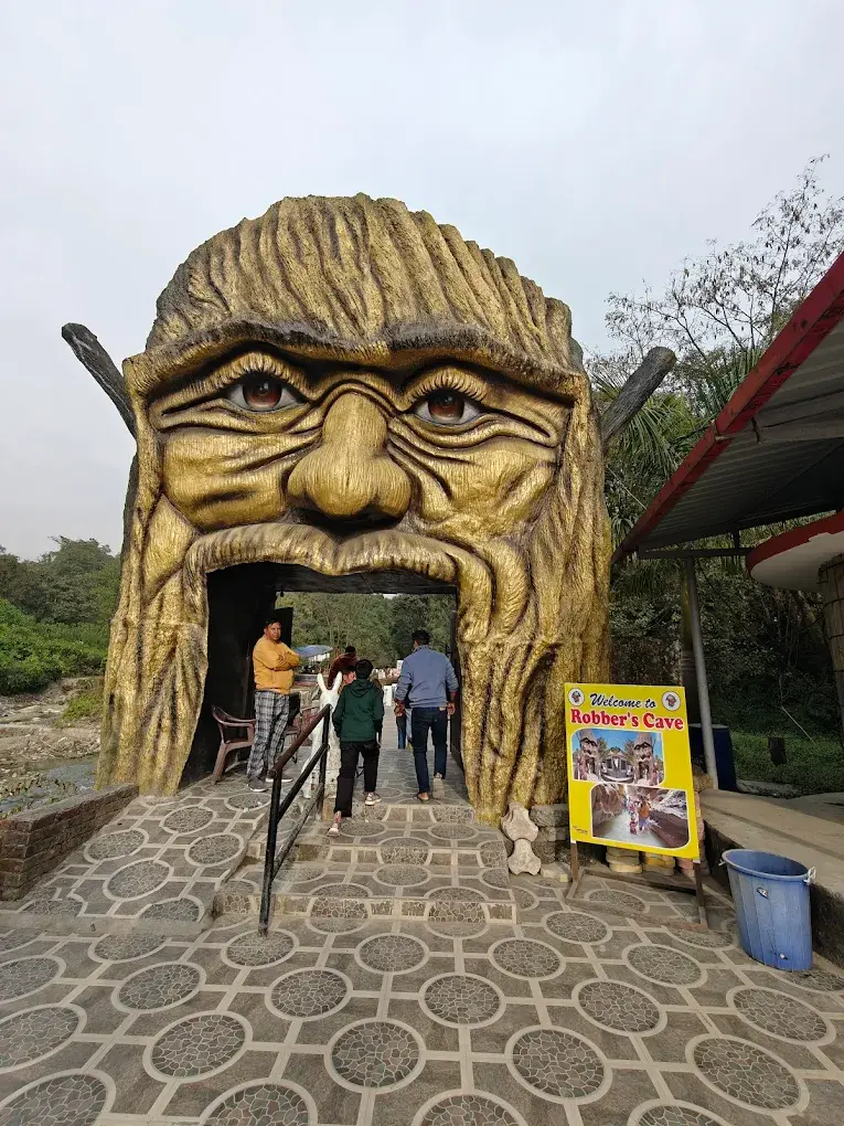 entry gate of robbers cave dehradun